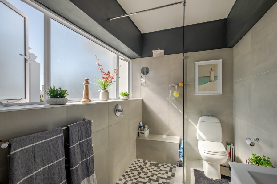 2 Bedroom Property for Sale in Sea Point Western Cape
